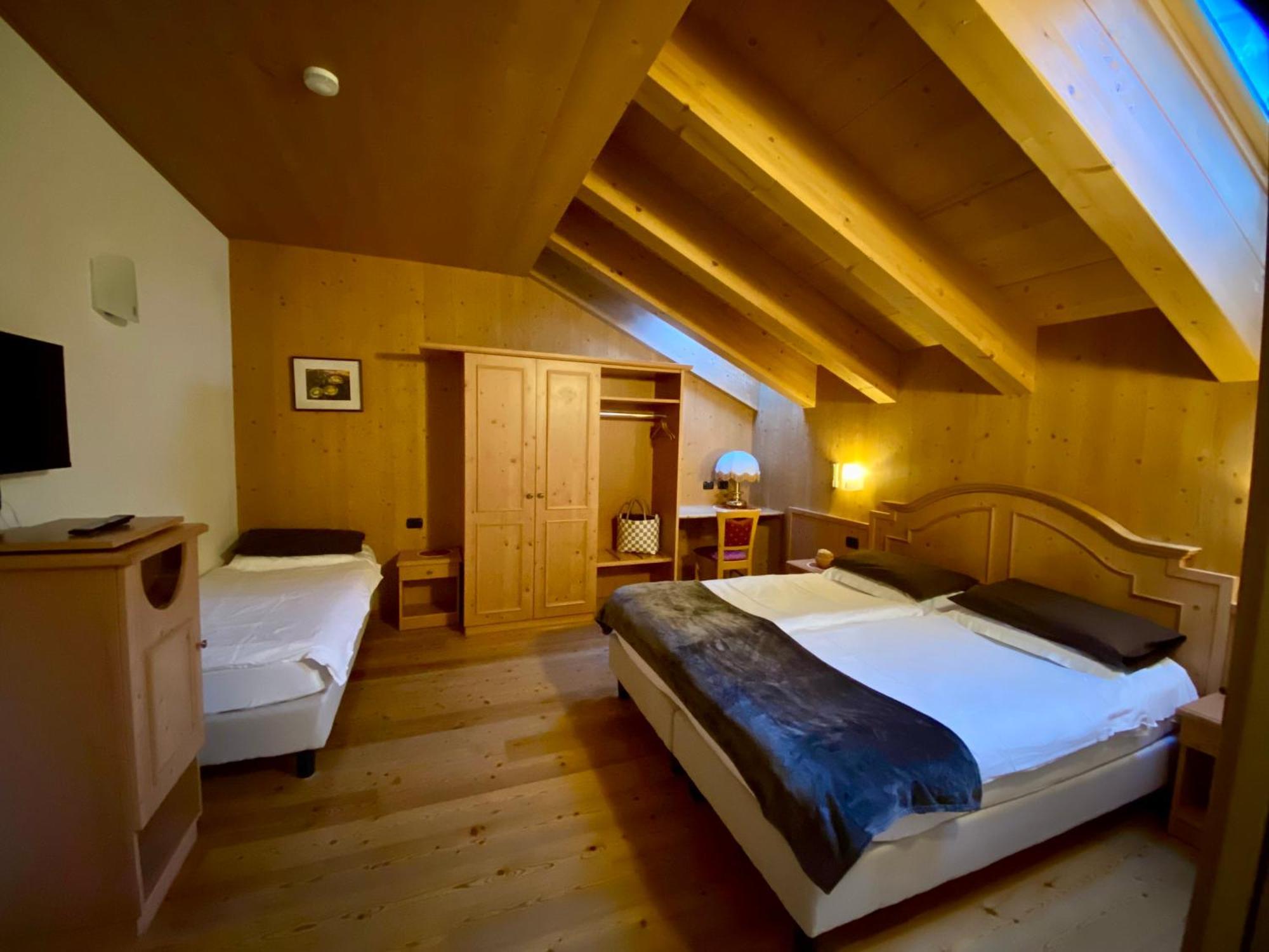 Hotel Pedranzini Санта Катерина Валфурва Екстериор снимка