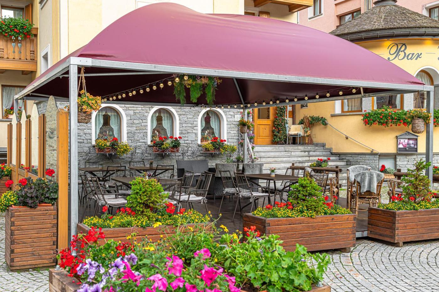 Hotel Pedranzini Санта Катерина Валфурва Екстериор снимка